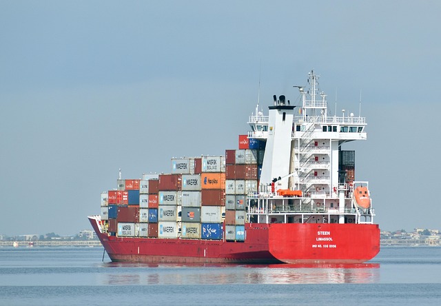 cargo-ship-6598149_640